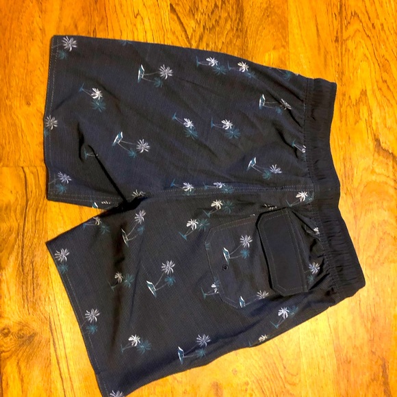 Performance Apparel Blue Hybrid shorts - Picture 2 of 4